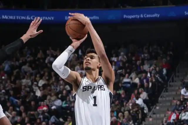 攻防两端极致发挥！文班亚马再轰40+带队取胜